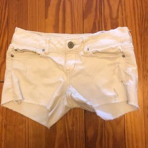 White American Eagle shorts